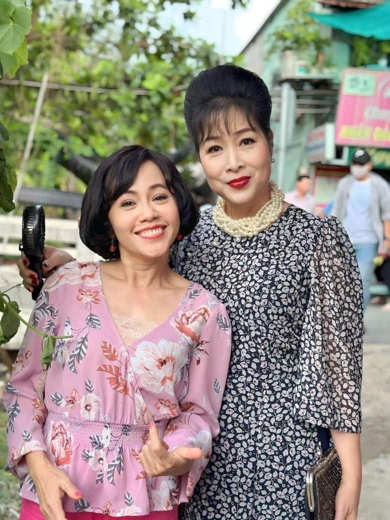 NSND Hồng Vân 3 thập kỷ bên chồng Tuấn Anh, cơ thể thay đổi ra sao mà CĐM chú ý? - Hình 3