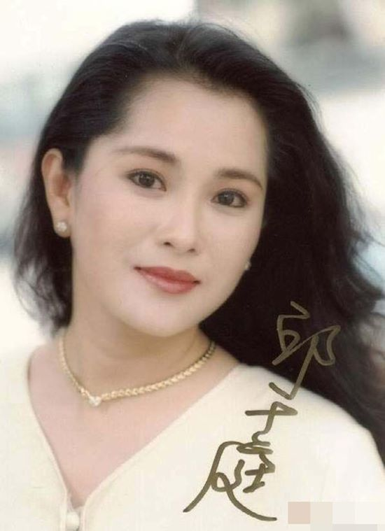 Khâu Vũ Đình: Tiêu tan sự nghiệp vì 1 tin đồn, U70 vẫn được đàn ông theo đuổi - Hình 6