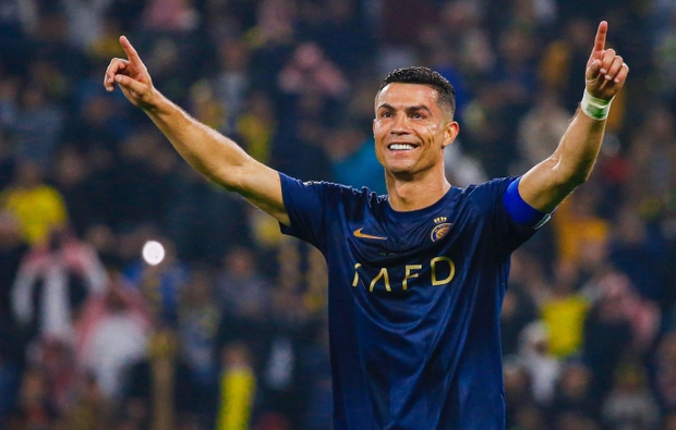 Ronaldo lộ khoảnh khắc tình bể bình bên bạn gái, lập thành tích chưa ai làm được - Hình 6