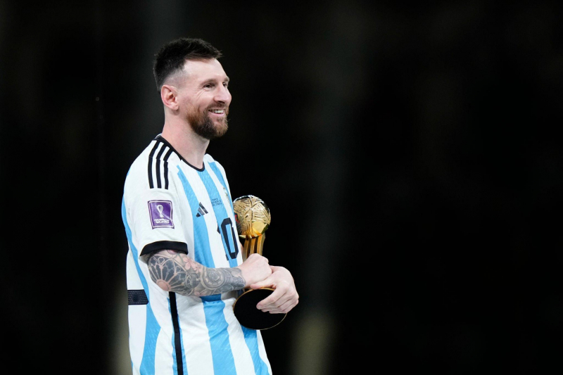 Ronaldo lộ khoảnh khắc tình bể bình bên bạn gái, lập thành tích chưa ai làm được - Hình 5