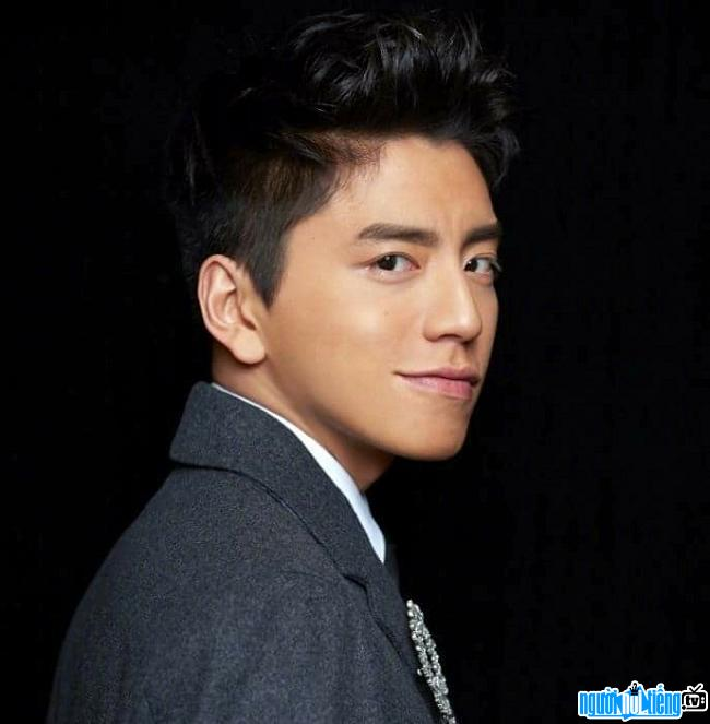 Vương Đại Lục: Bạn nhậu Seungri, thiếu gia xứ Đài yêu tình cũ Phùng Thiệu Phong - Hình 2