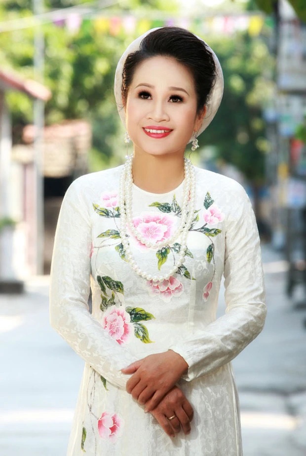 Lê Thị Dần: Đổi đời nhờ thi h.ài, U50 ăn mặc quyến rũ, nhan sắc lão hóa ngược - Hình 9