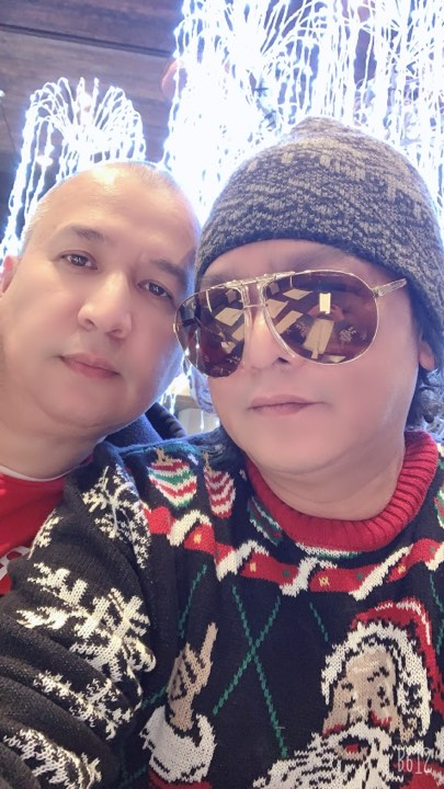Châu Tuấn: Qua Mỹ định cư kết hôn đồng giới, bạn trai đón mẹ ruột sang sống cùng - Hình 6