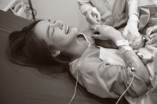 Nhã Phương flex vòng eo lộ rõ múi cơ, sẵn tiện khoe luôn dung mạo ái nữ - Hình 6
