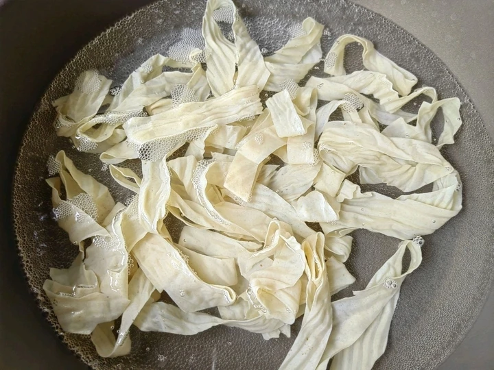 Cách làm váng đậu trộn rau củ đơn giản - Hình 3