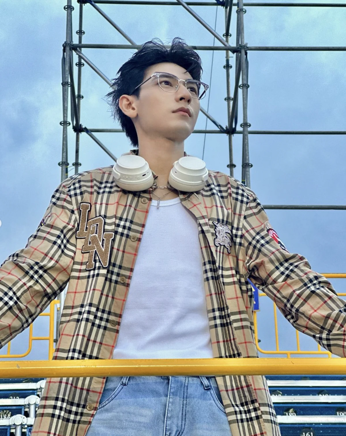 Isaac ra sao sau chương trình Anh trai say hi? - Hình 9