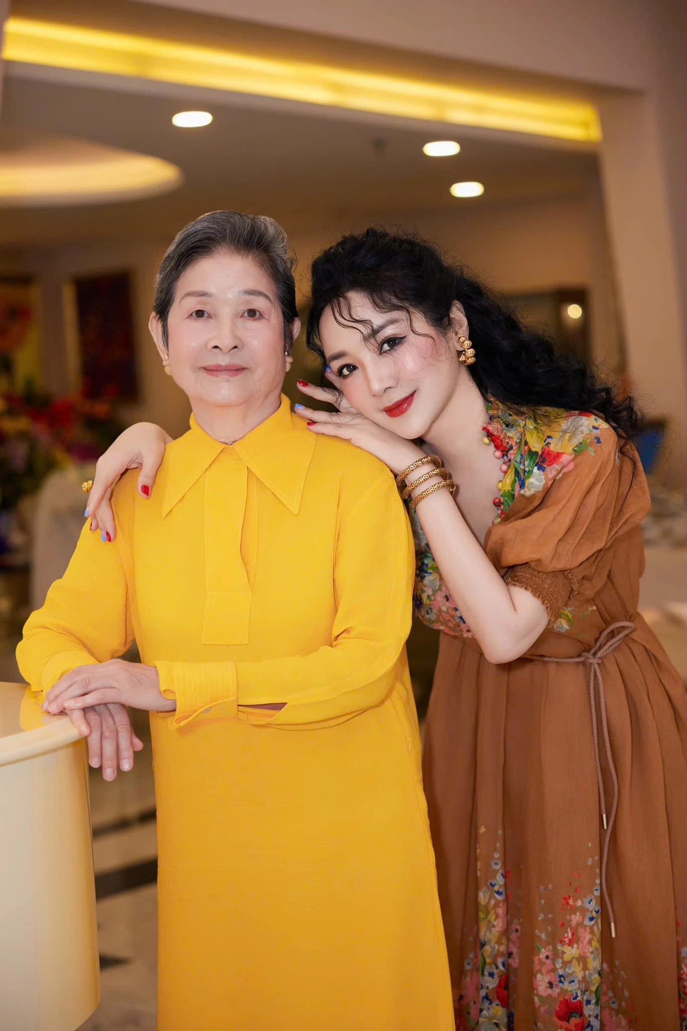 Lệ Quyên tuyên bố kiện, BTV Hoài Anh khoe nhan sắc thời son rỗi - Hình 3