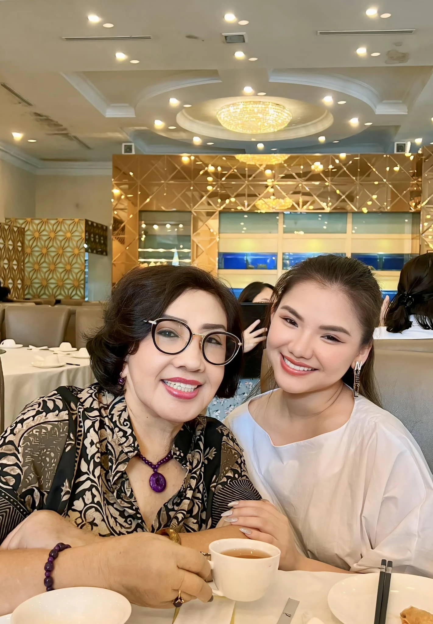 Lệ Quyên tuyên bố kiện, BTV Hoài Anh khoe nhan sắc thời son rỗi - Hình 5