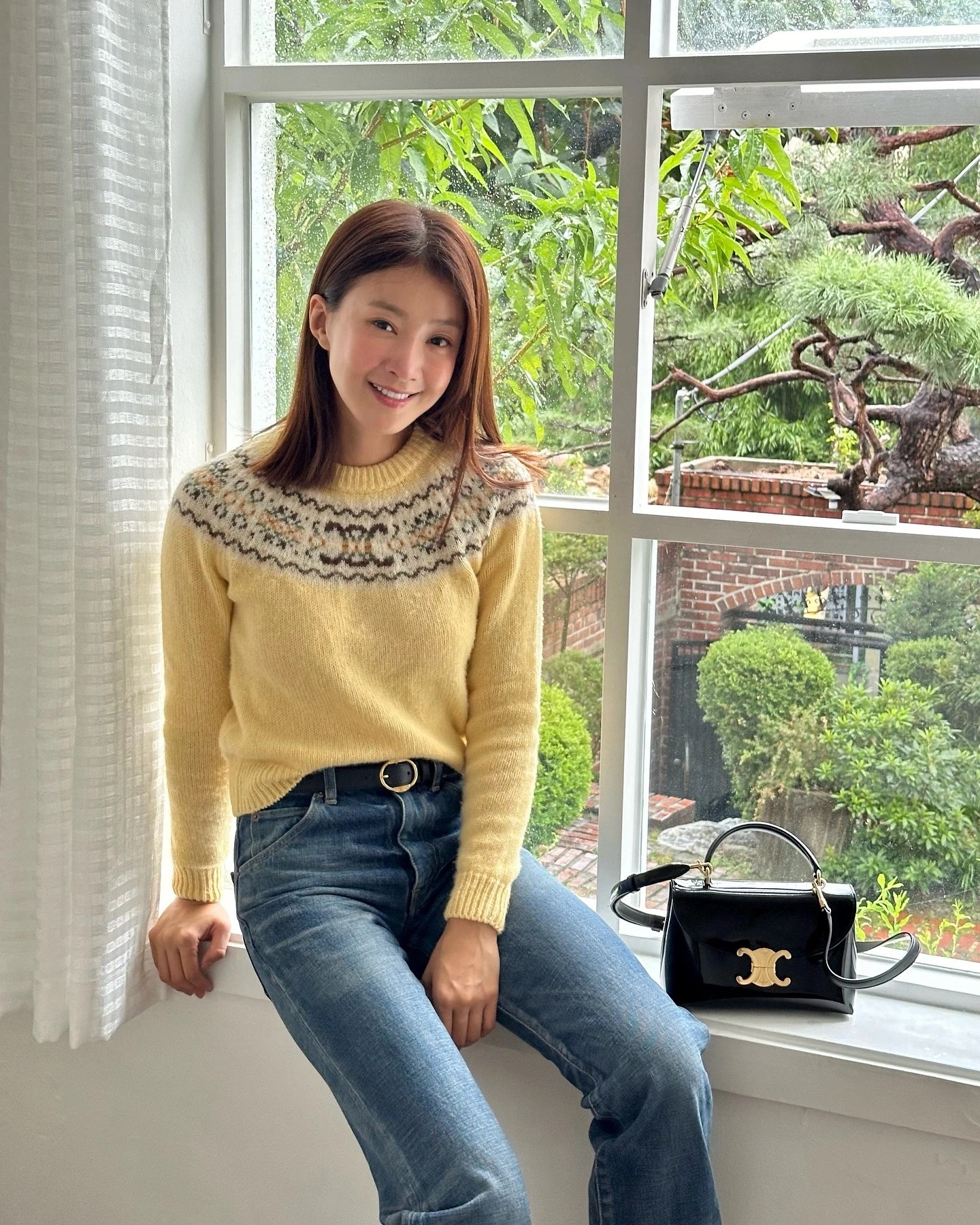 Sáng tạo cặp đôi mùa lạnh với quần jeans xanh - Hình 1