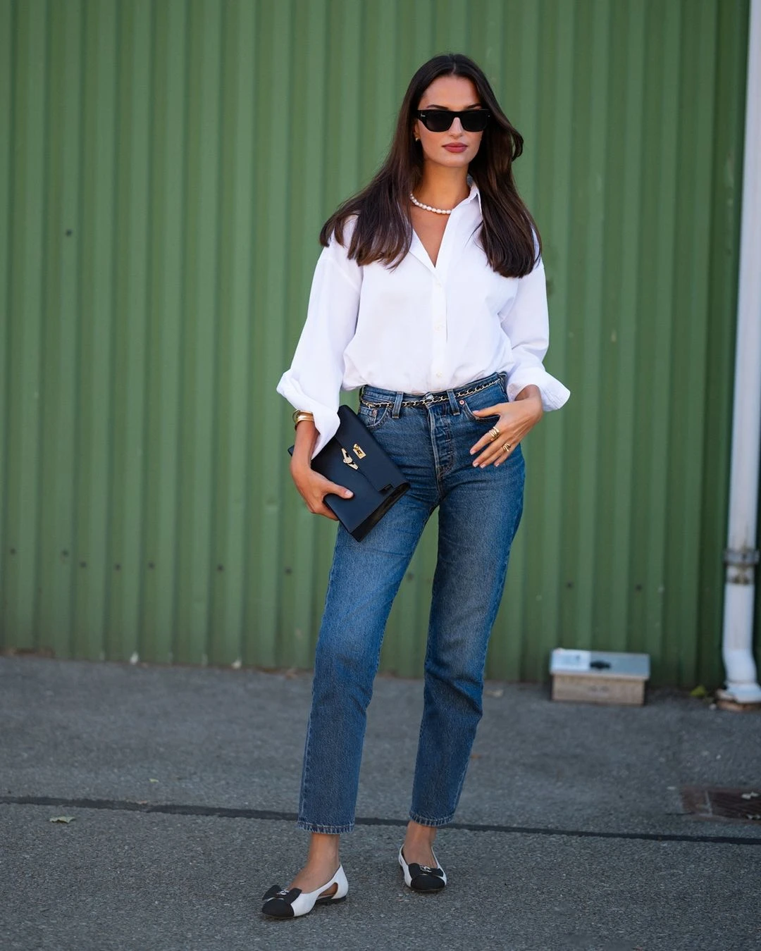 Sáng tạo cặp đôi mùa lạnh với quần jeans xanh - Hình 3