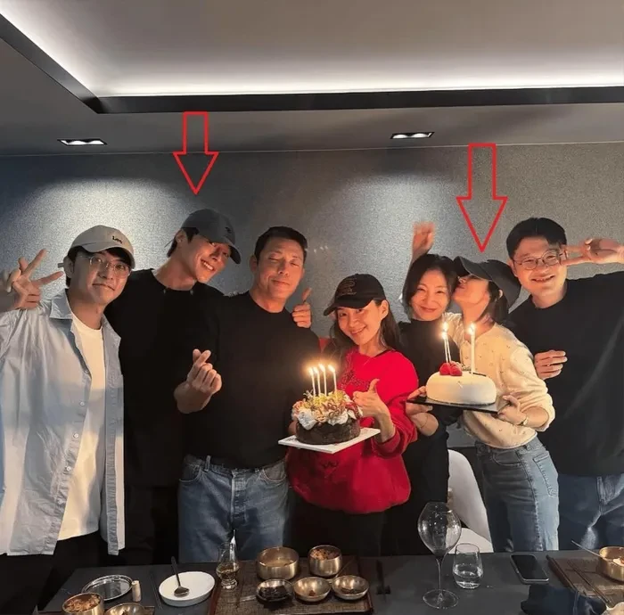 Sao Hàn 10/10: Song Hye Kyo giữ khoảng cách với bạn trai tin đồn kém 11 tuổi - Hình 1