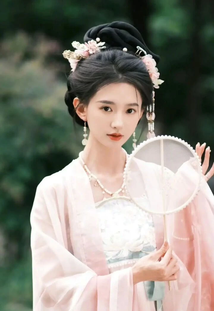 Sao Hoa ngữ 10/10: Trần Kiều Ân đáp trả tin đồn sinh con ở tuổi 45 - Hình 3