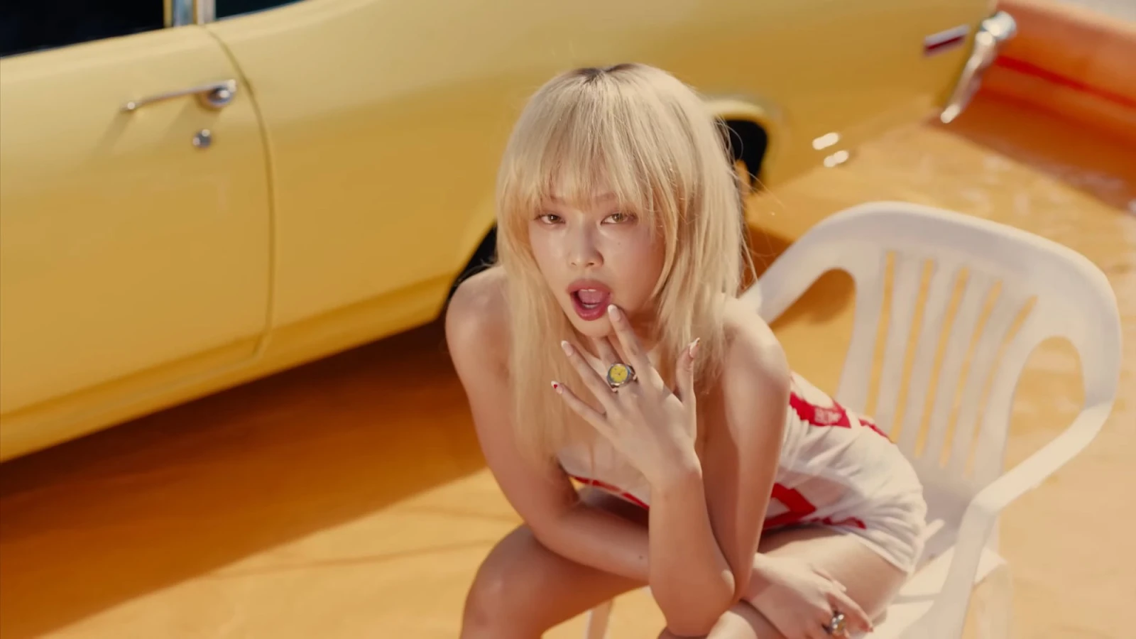 Jennie (BLACKPINK) lội ngược dòng với MV Mantra, sạn đầy rẫy vẫn dẫn đầu BXH - Hình 3