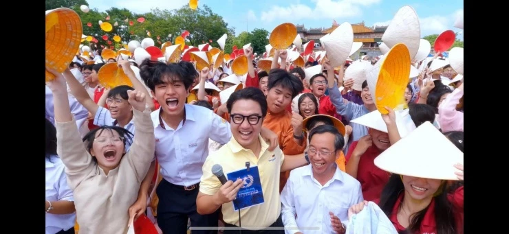 MC Sơn Lâm: Nam MC mát tay nhất Olympia, 2 năm liên tiếp dẫn đâu thắng đó - Hình 3