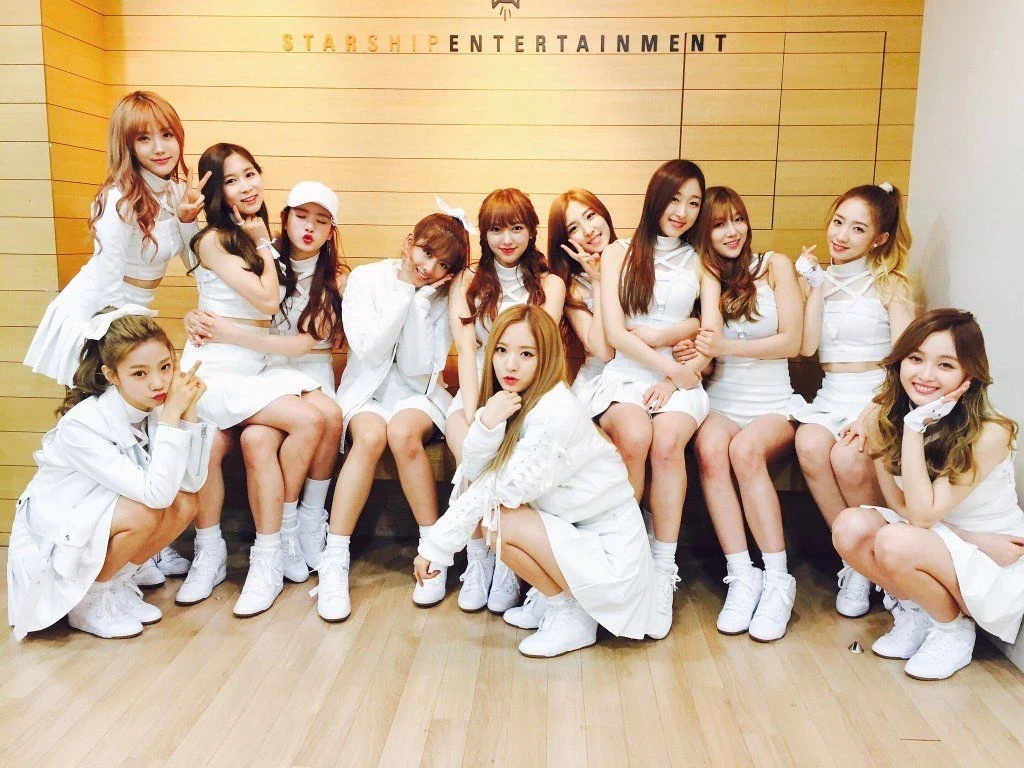 Cosmic Girls: Nhóm nữ nỗ lực không ngừng của Kpop, scandal ngập đầu - Hình 2