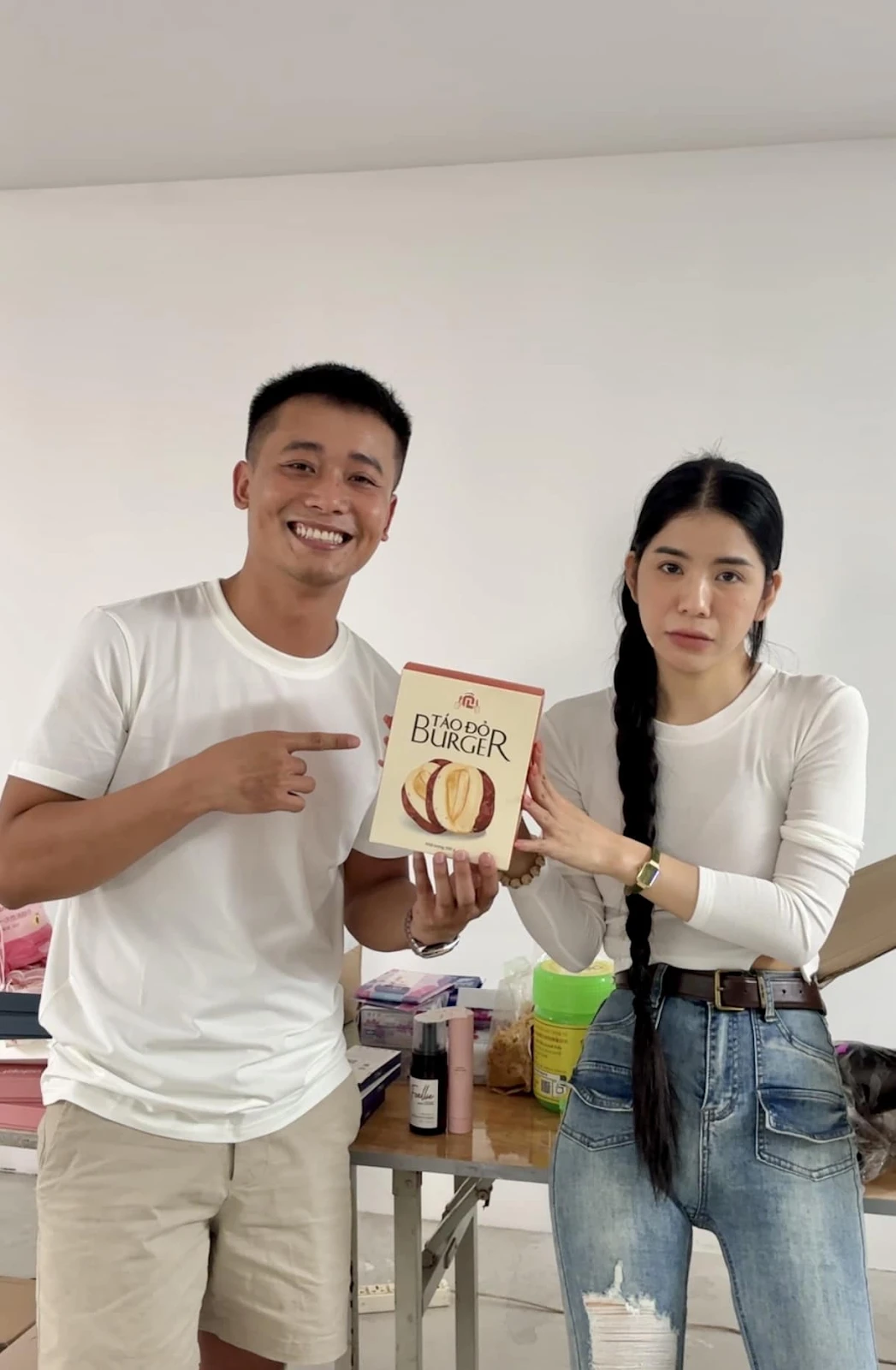 Quang Linh ra mắt táo Linh Du Mục, cạnh tranh chị rọt, sắp đi Tân Cương - Hình 7