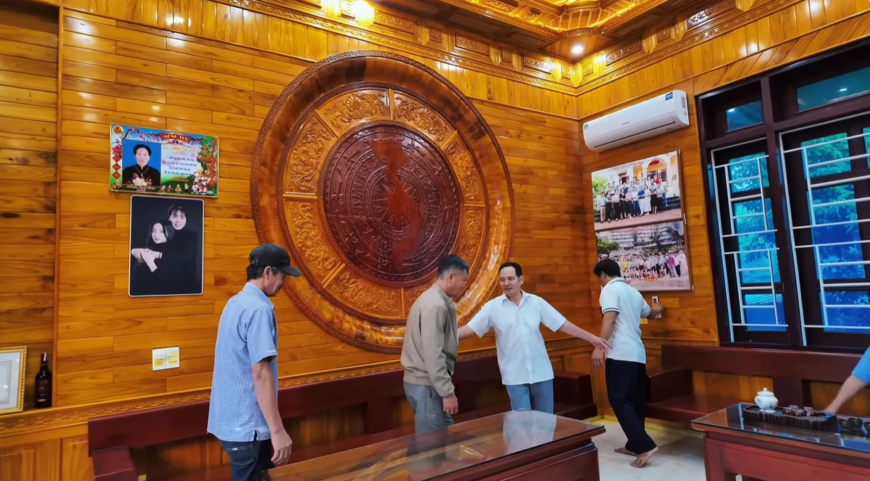 Quế Anh flex vàng trĩu cổ, bị mẹ chồng thái độ, team Châu Phi không ai ngó? - Hình 8