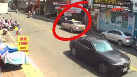 Tài xế mở cửa đột ngột, người phụ nữ đi xe máy gặp nạn qua đời thương tâm - Hình 1