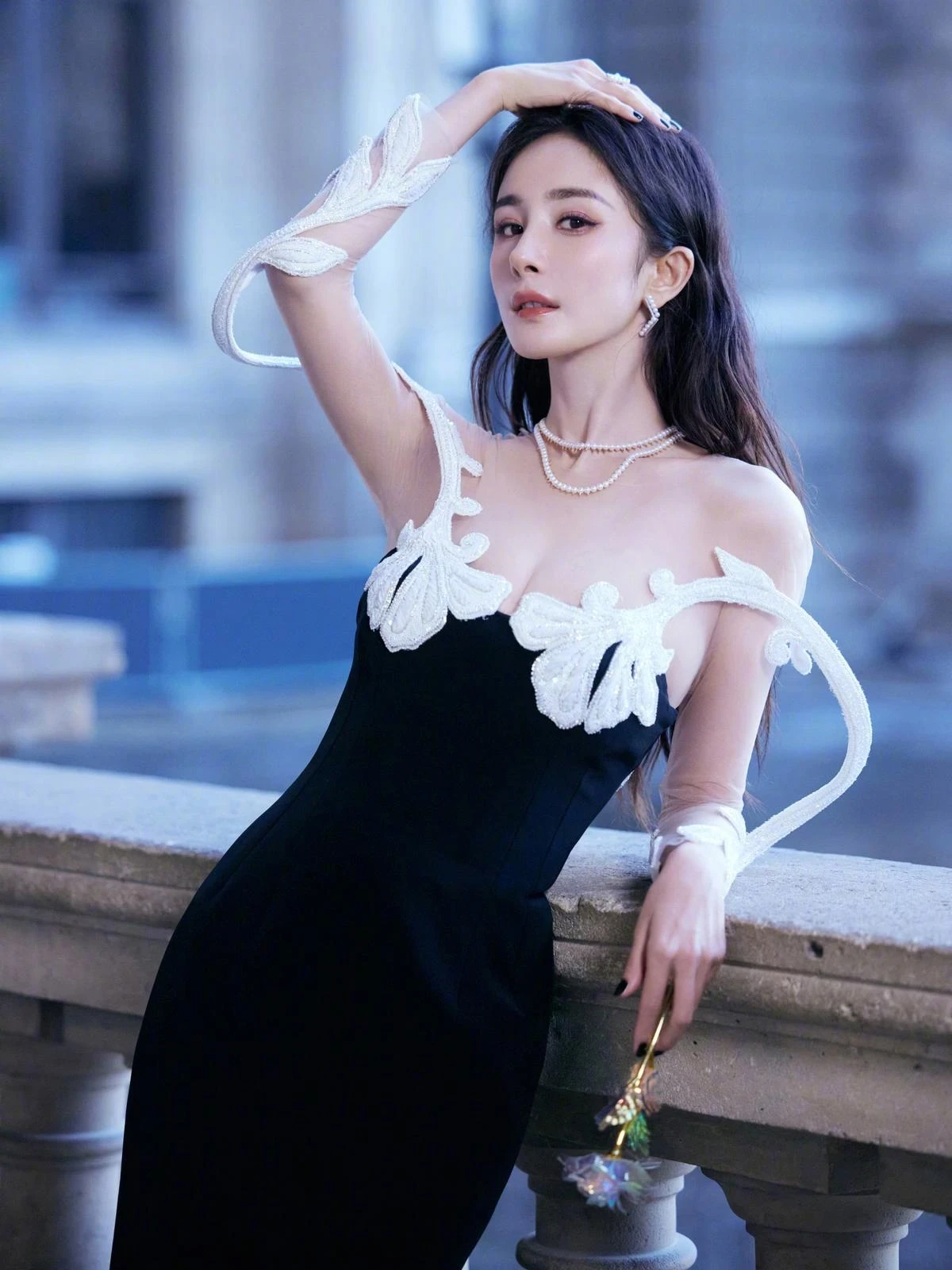 Triệu Lộ Tư bất ngờ bị Cbiz tẩy chay, đắc tội với 1 sao lớn, netizen ngán ngẩm - Hình 4