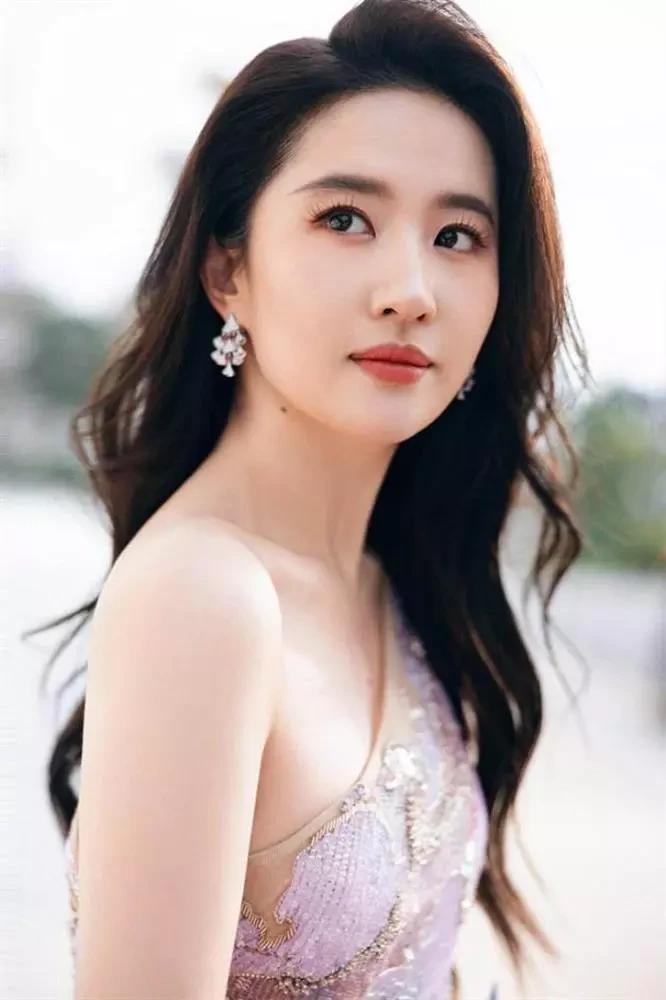 Lưu Diệc Phi phim giả tình thật với bạn diễn, danh tính hồng hài nhi gây sốt - Hình 7