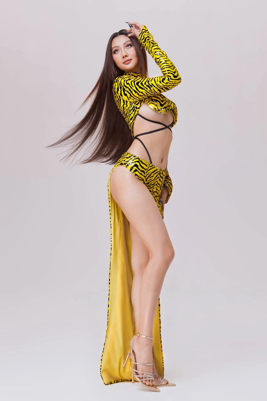 Miss Grand 2024: Quế Anh mặc như không mặc, ăn gạch NTK liền đáp trả phủ đầu - Hình 3