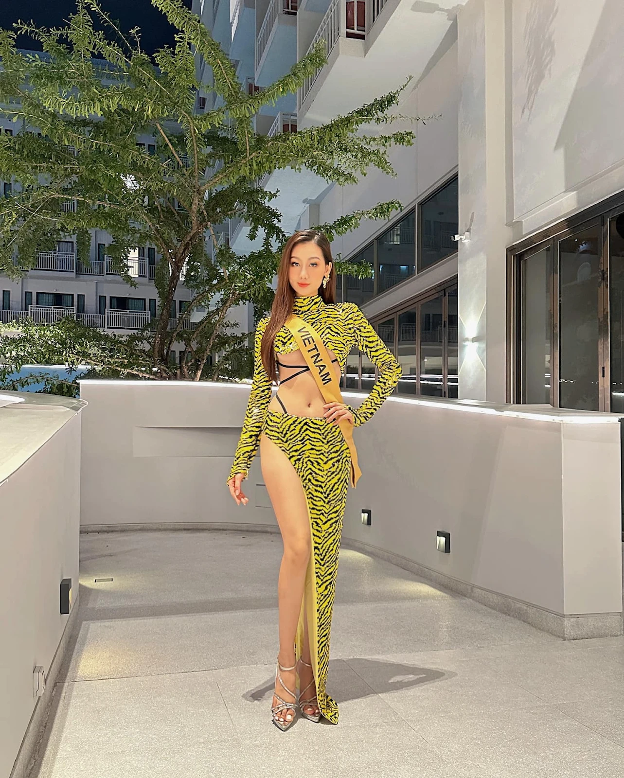 Miss Grand 2024: Quế Anh mặc như không mặc, ăn gạch NTK liền đáp trả phủ đầu - Hình 5