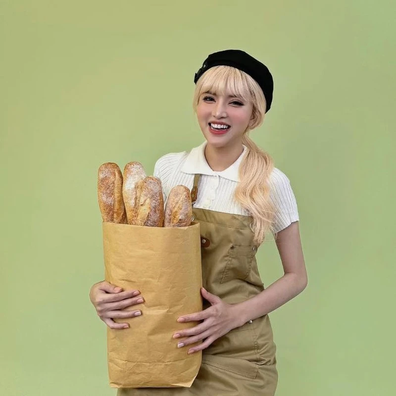 TikToker Blonde Hair: Criticized for eating Western food, mukbanging pebbles - Photo 1