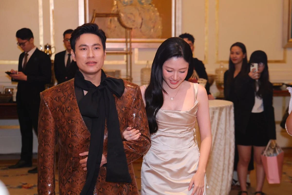 Rộ ảnh Uyển Ân em gái Trấn Thành làm dâu hào môn, lễ dạm ngõ đeo vàng kín người - Hình 2