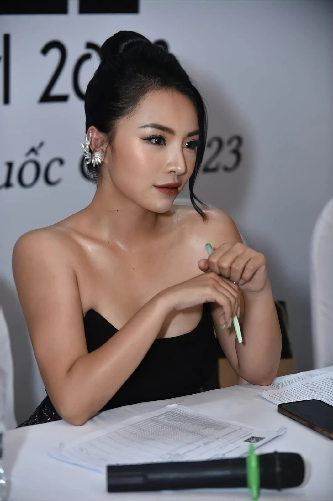 Lê Hồng Liên: Chuyên trị vai gái hư, bé ba trên phim VTV, đời thường quyến rũ - Hình 8