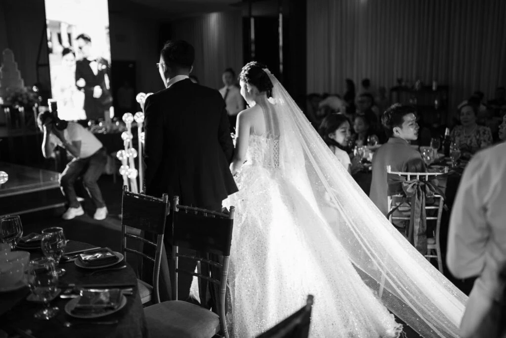 Mẹ chồng vừa phát biểu vài câu, cô dâu đã lột phăng váy cưới, từ hôn giữa tiệc - Hình 3