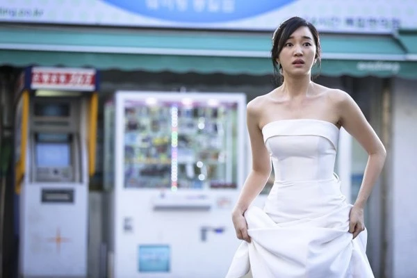 Mẹ chồng vừa phát biểu vài câu, cô dâu đã lột phăng váy cưới, từ hôn giữa tiệc - Hình 6