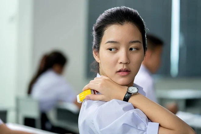 Juné Plearnpichaya: Lynn Thiên tài bất hảo, nàng thơ MONO, rich kid đời thực - Hình 10