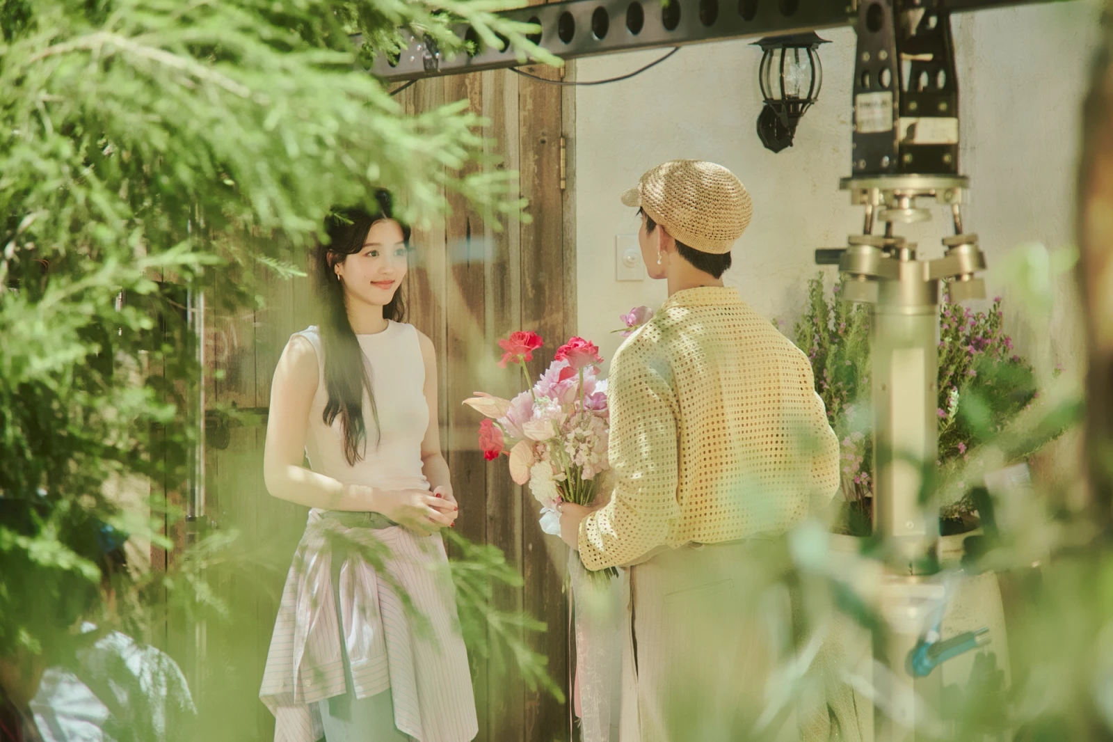 Juné Plearnpichaya: Lynn Thiên tài bất hảo, nàng thơ MONO, rich kid đời thực - Hình 2