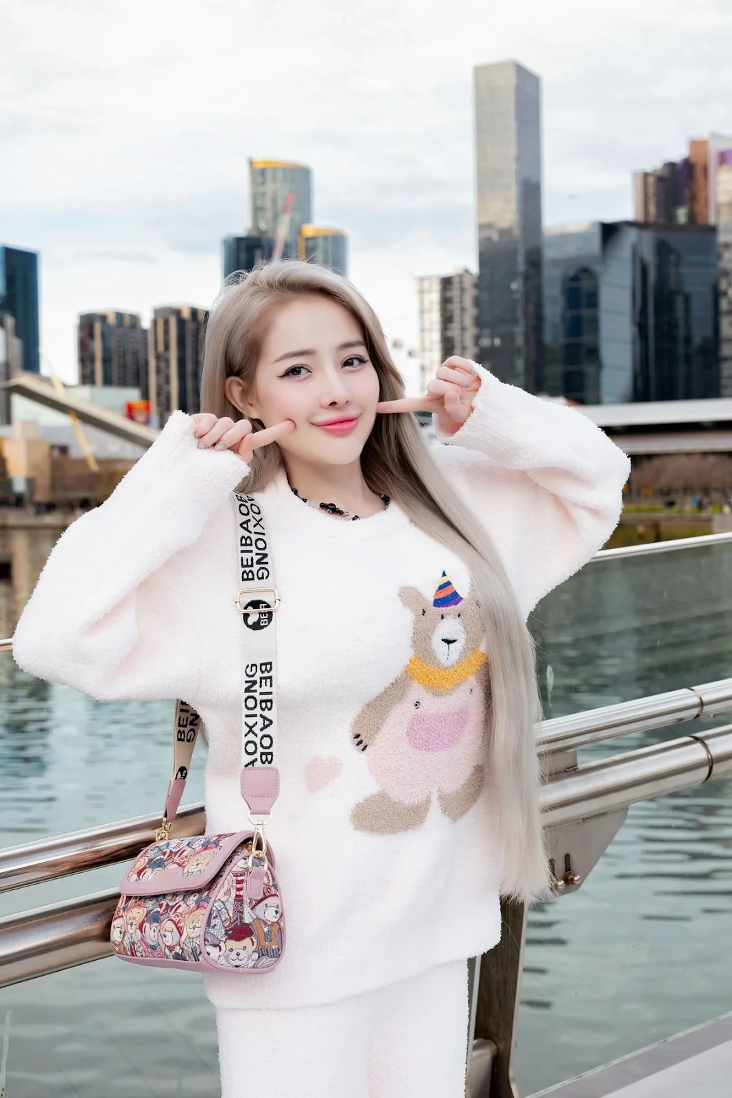 Ngân 98 chi bạc tỷ đắp nhựa lên người, bị CĐM sân si, liền bắt lỗi chính tả? - Hình 5