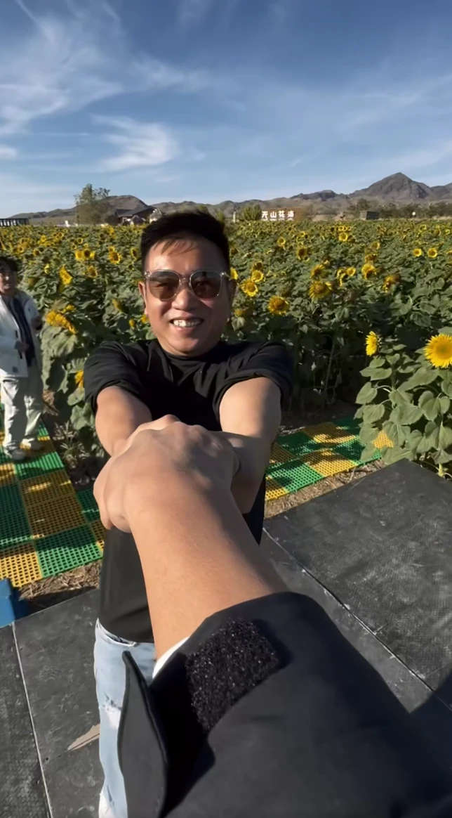 Quang Linh Vlog tình anh em cảm lạnh với Tiến Nguyễn, thẳng mặt ví như là lợn - Hình 3