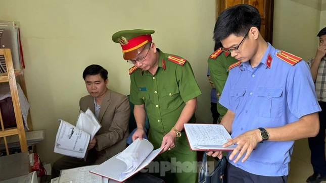 Vụ 11 học sinh ăn 2 gói mì tôm: Nguyên hiệu trưởng dính án hình sự - Hình 2