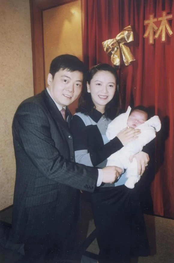 Lương Triều Vỹ trúng kế Lưu Gia Linh bỏ bạn gái, chính thất năm xưa giờ ra sao? - Hình 6