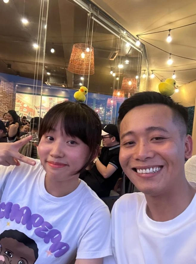 Quang Linh học theo Lộc Fuho, bất ngờ bị Nhật Lệ tát trên live, lộ gu người yêu? - Hình 4