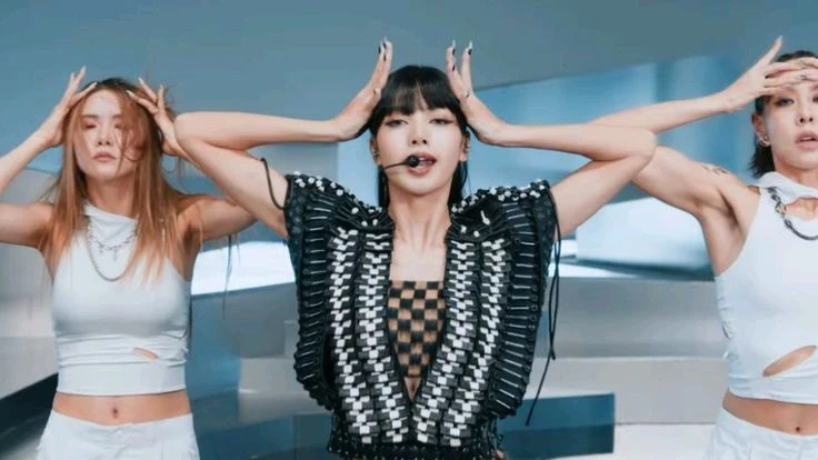 Lisa rớt đài ở Đông Nam Á, bán tháo vé ế, fan nổi điên vì bị bào sát ván? - Hình 6