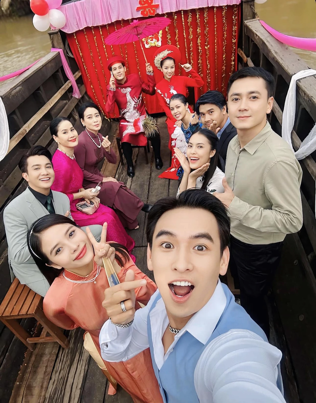 Thanh Thức lộ ảnh làm đám cưới với vợ kém 11 tuổi, cô dâu là người quen showbiz? - Hình 2
