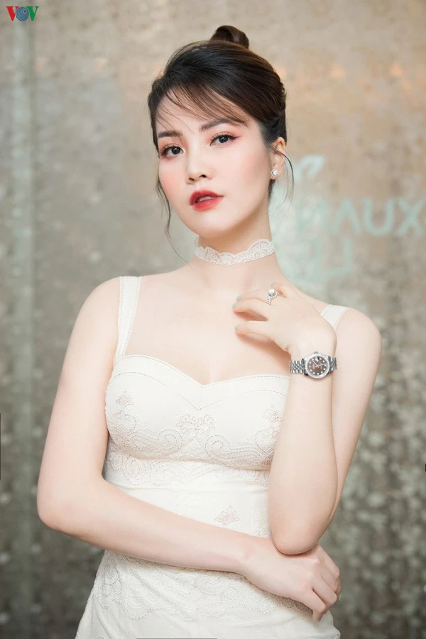 Thụy Vân Á hậu sắc nước hương trời, phủ sóng VTV, bén vượt Thùy Tiên - Hình 8