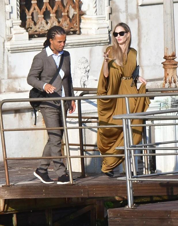 Angelina Jolie bị nghi yêu rapper, Pax Thiên liền nhờ anh cả theo sát - Hình 7