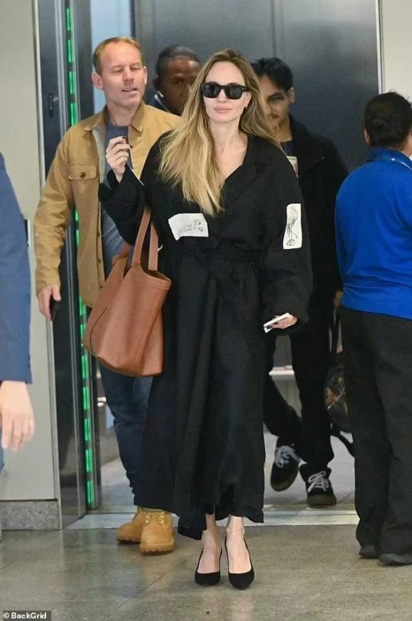 Angelina Jolie bị nghi yêu rapper, Pax Thiên liền nhờ anh cả theo sát - Hình 1