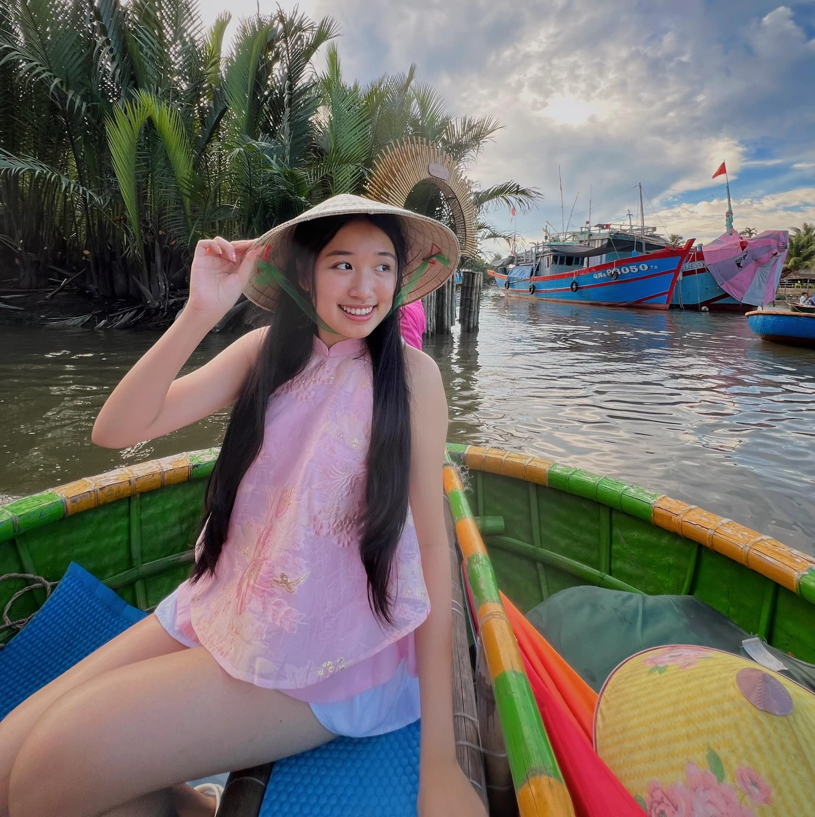 Jenny Huỳnh tự giác khoe bạn trai, profile nửa kia bị soi chỉ qua 1 chi tiết - Hình 11