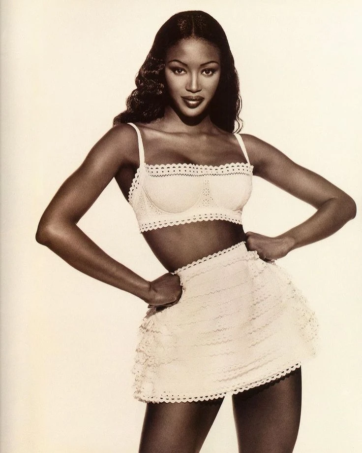 Naomi Campbell báo đen làng model, có 80 triệu USD vẫn nuốt tiền từ thiện - Hình 7