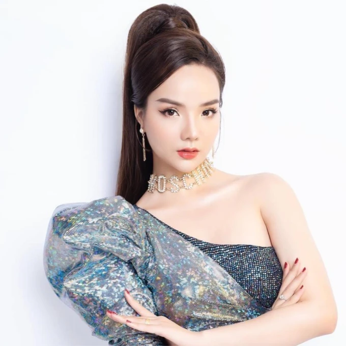 Phan Thuỷ Tiên: CĐV gây sốt đến hot TikToker, liên quan vụ 10.000 chai nước hoa - Hình 3