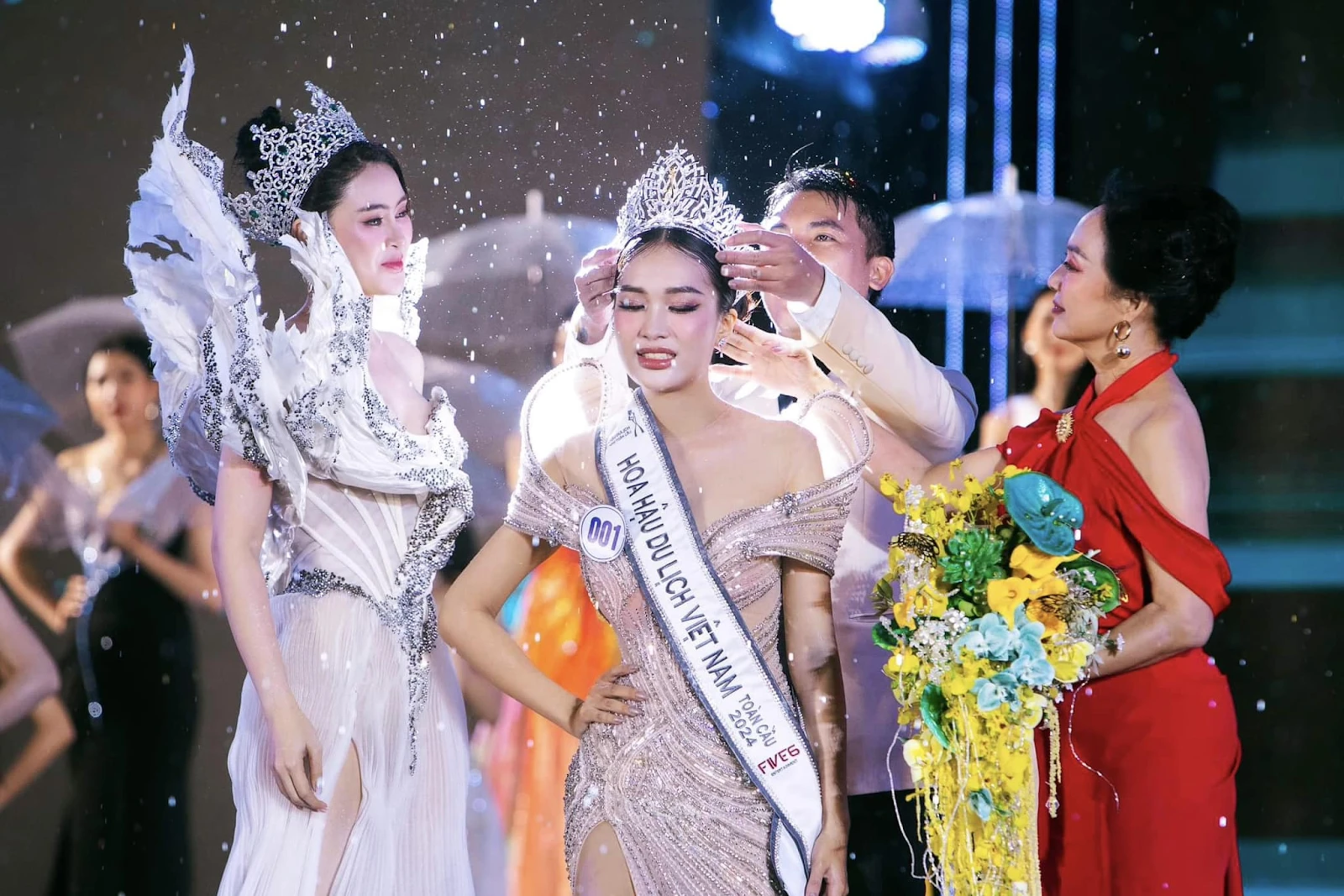 CEO Phạm Duy Khánh: Người có màn trao vương miện đẹp nhất lịch sử, gây chấn động - Hình 2