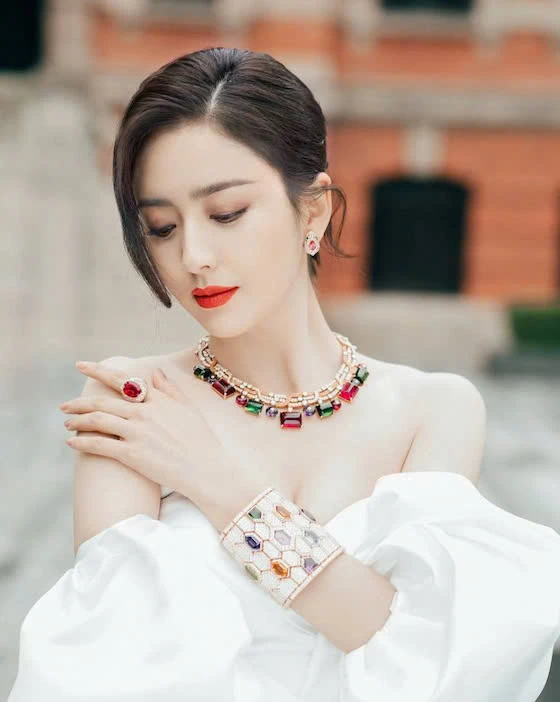 Đồng Lệ Á bị đồn cặp kè ông lớn, dẫn dắt đường dây sao nữ lớn nhất Trung Quốc - Hình 2
