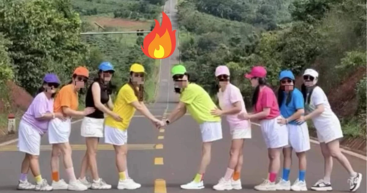 Vụ 9 phụ nữ mặc áo 9 màu quay clip giữa đường: CSGT Đắk Lắk vào cuộc - Hình 7
