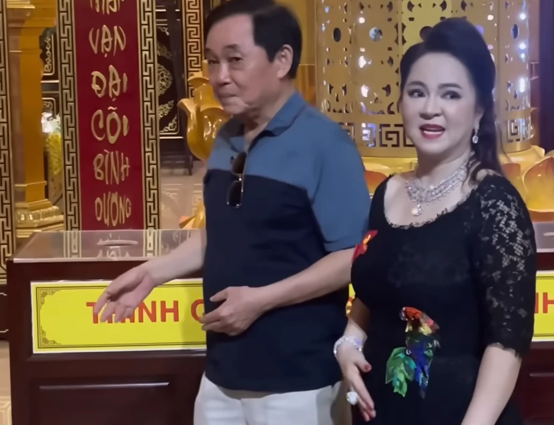 Bà Phương Hằng kể được báo mộng ngay đền thờ Đại Nam, danh tính nghe lạnh người - Hình 4